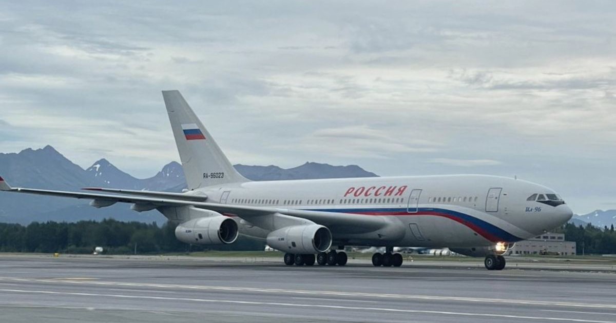 Escadrila de zbor special llyushin II-96-300 (RA-96023) pe aeroportul Anchorage, Alaska