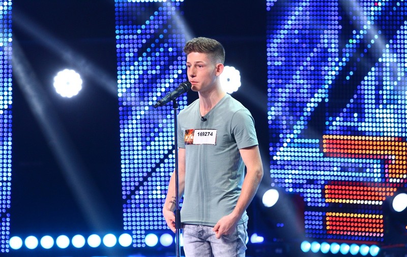 Poveste impresionantă spusă pe scena ”X Factor”. Are 24 de frați, dar a copilărit în centre de plasament