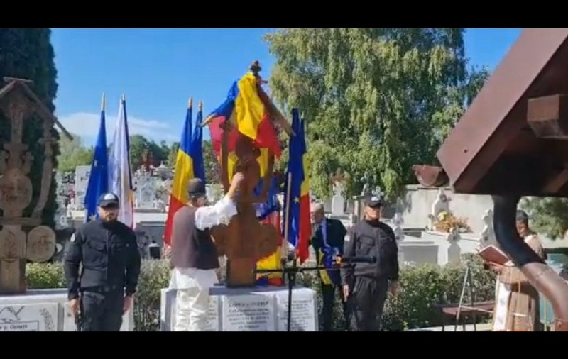 Un monument dedicat „eroilor” fostei Securități a fost ridicat în Cimitirul Eroilor din Pitești