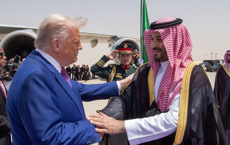 Trump semnează „cel mai mare acord de apărare din istorie” cu Arabia Saudită. Investiții masive și în AI