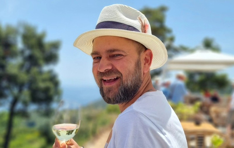 Cum au apărut soția și copiii lui Cosmin Seleși în Bali. Ce familie frumoasă are actorul. „La mulți ani, iubita mea!”