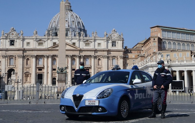 Italia poate fi închisă peste 7 zile, dacă nu scade numărul infectărilor cu coronavirus. După ora 21.00 nu se va mai ieși din case