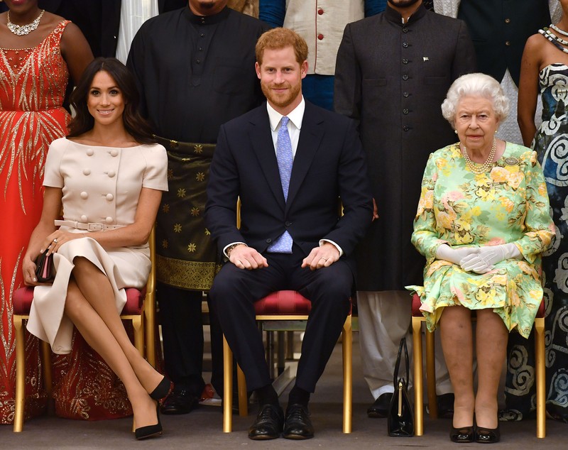 FOTO | Meghan Markle, lipsită de respect în fața Reginei Marii Britanii. Cum a stat ducesa de Sussex la fotografia oficială