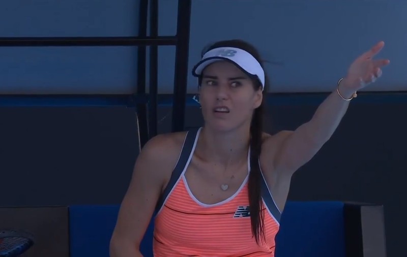Sorana Cîrstea, criză de nervi pe terenul de tenis. „Taci din gură!”. A cerut arbitrei să avertizeze propriul antrenor
