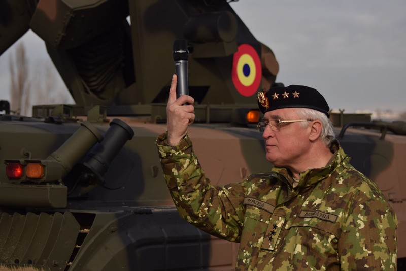 Generalul Adrian Tonea, comandantul paradei