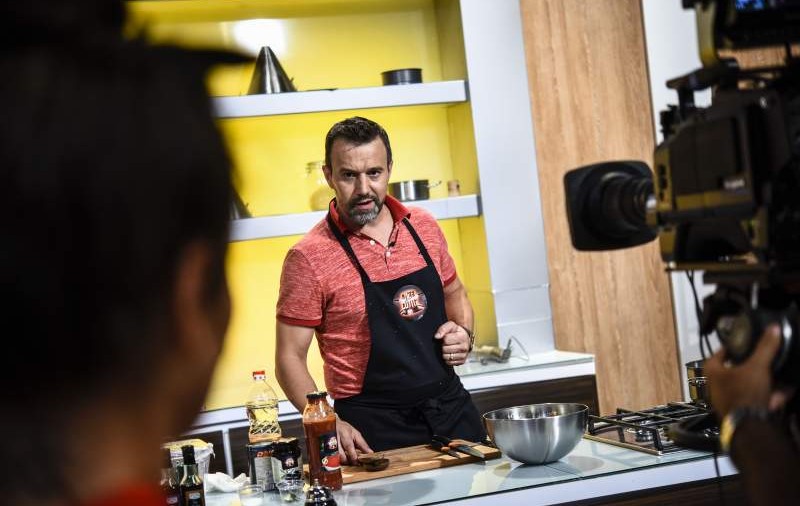 Actorul de filme XXX, Titus Steel, a dat testul în bucătărie la “Chefi la cuţite”. “Am avut 4000 de actrițe“
