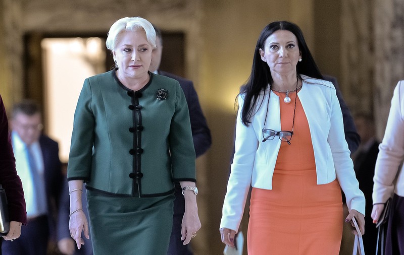 Lecţia de absurd: deşi ea l-a numit şi este singura care îl poate demite, Viorica Dăncilă îi cere lui Pintea demiterea preşedintelui CNAS