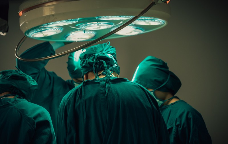 Medic ginecolog din București, acuzat de vătămare corporală din culpă, după ce o femeie operată de el, a ajuns cu septicemie la spital