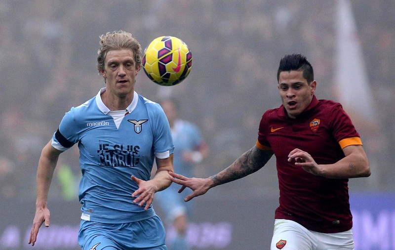 Incredibil! Ce făcea un jucător de la Lazio în timpul derby-ului cu Roma