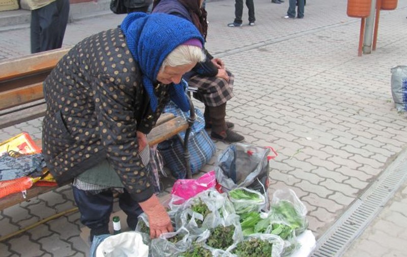 Falimentară în cazul crimelor din Caracal, Poliția Olt e campioană la amenzi pentru vândut pătrunjel pe stradă: 60 de sancțiuni / lună pentru comerț stradal neautorizat!