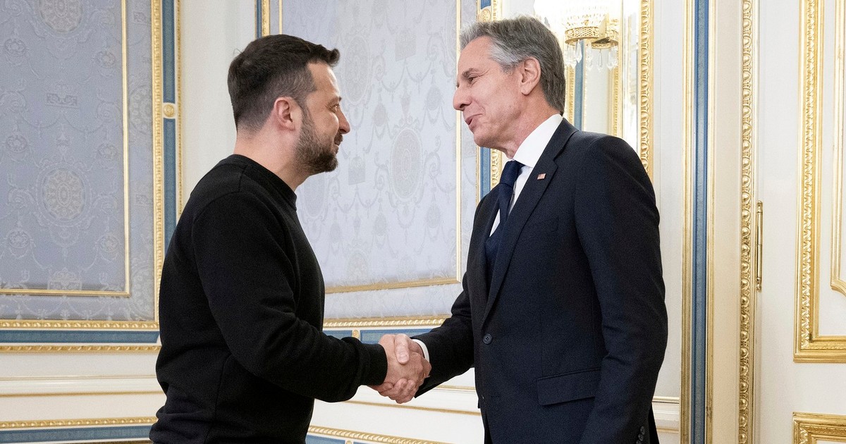 Antony Blinken (stânga), primit la Kiev de către Volodimir Zelenski Foto: Profimedia