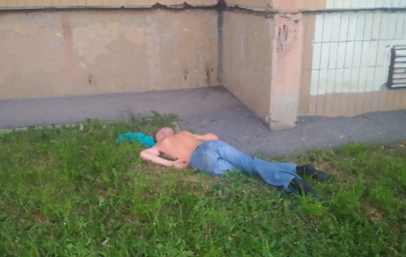 Un bărbat a căzut de la etajul trei, iar apoi a cerut o … țigară
