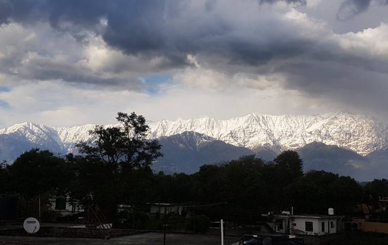 Munții Himalaya, văzuți de la 200 km distanţă pentru prima dată în ultimii 30 de ani datorită reducerii poluării din India