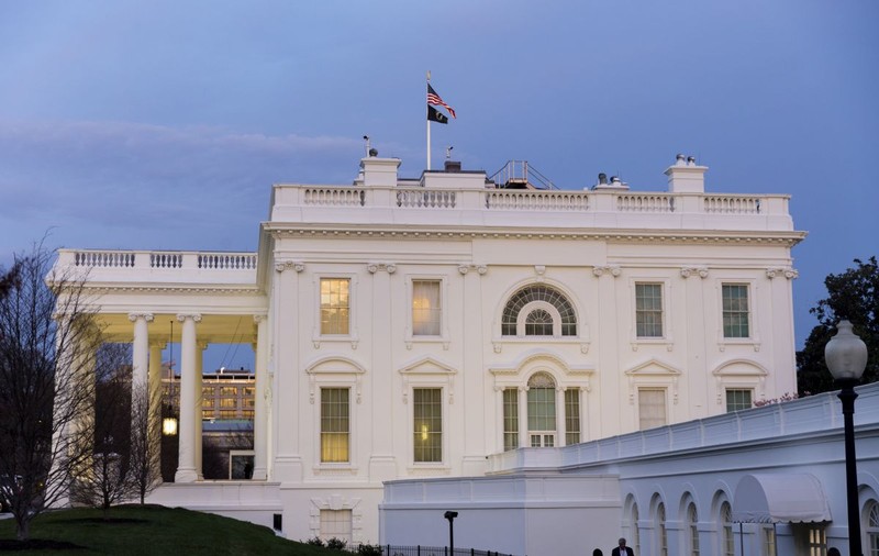 Ce le recomandă MAE românilor care merg în SUA. UE condamnă restricțiile de călătorie anunțate de Trump