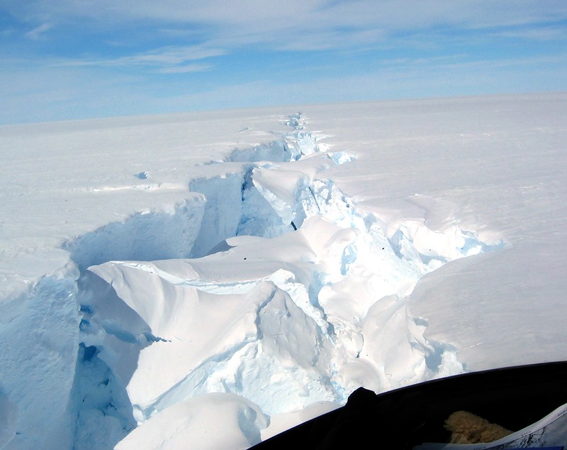 Un aisberg mai mare de cinci ori decât Malta s-a desprins din Antarctica