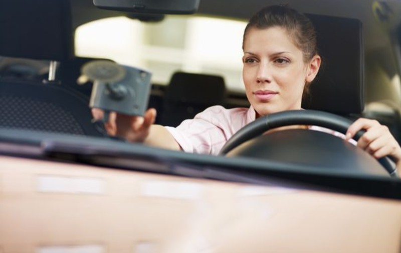 Ai nevoie de un ghid auto şi nu ai destui bani? S-a lansat GPS-ul pe care poţi închiria hărţi