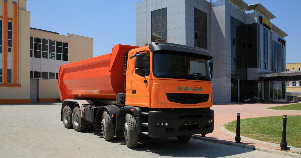 Roman SA vrea să producă un ”camion românesc la standarde germane” la Brașov. Acesta ar urma să fie realizat cu grupul MHS, importatorul vehiculelor militare Rheinmetall MAN. Camion Roman portocaliu în fața unui sediu de companie
