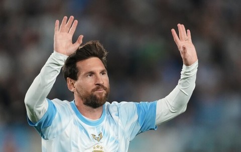 Latura mai puțin cunoscută a lui Lionel Messi. Gesturile superbe făcute de-a lungul timpului pentru angajații federației și relațiile cu tinerii colegi