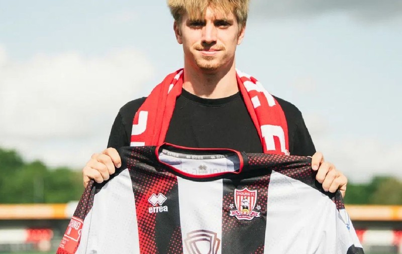 Kristian Șevcenko, cu tricoul noii sale echipe, Sholing FC