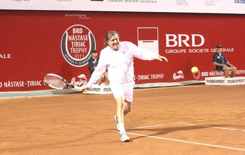 Foto | Ilie Năstase, Yannick Noah, Younes El Ayanoui şi Mansour Bahrami, show pe terenul de tenis