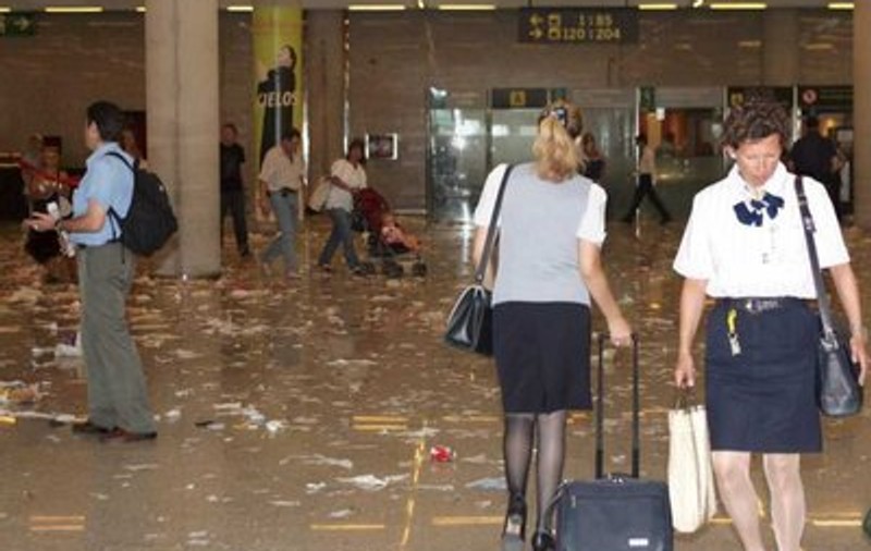 A împărţit 52 de mii de euro pe aeroport