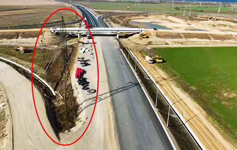 Stâlpul din calea autostrăzii. Dacă e mutat rapid, s-ar putea circula încă din 2025 între București și Suceava ocolind toate orașele de pe traseu
