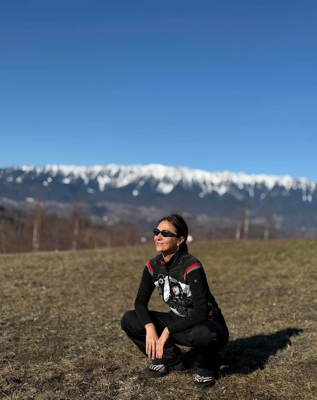 Adela Popescu, detalii din copilăria sa la Șușani. Ce a marcat-o pe vedetă: „Îmi provoacă și acum tristețe”
