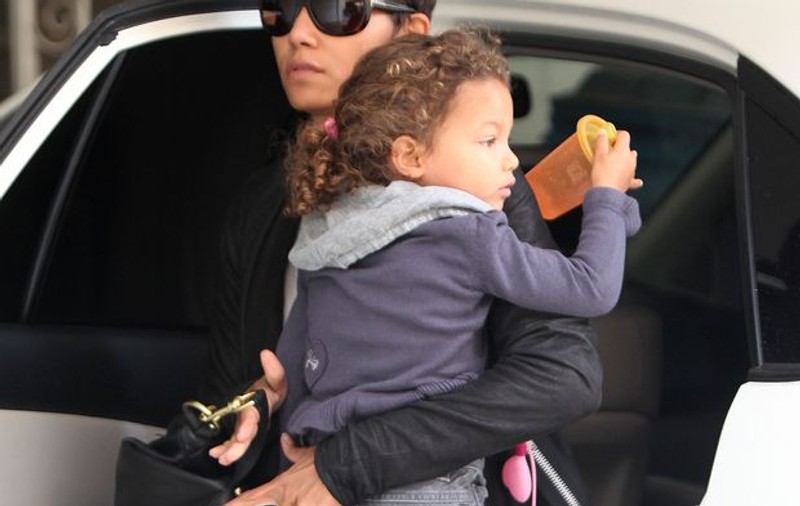 Halle Berry vrea mai mulţi copii, cât mai curând