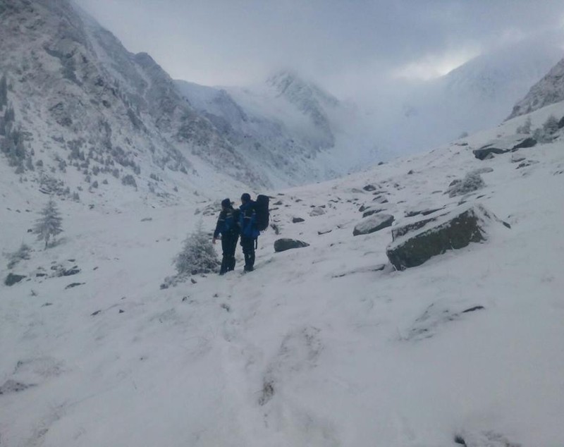 Doi fraţi au dispărut în Munţii Făgăraş. Jandarmii și pompierii îi caută de trei zile