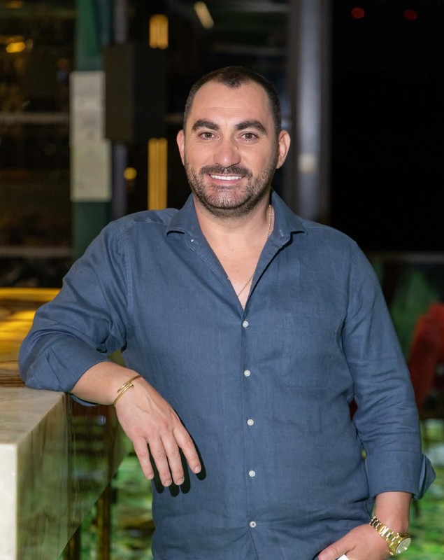 Paul Nicolau (Pescobar) este prezentatorul noului show „Pe muchie de cuțit” de la Pro TV, adaptarea românească a „Kitchen Nightmares”