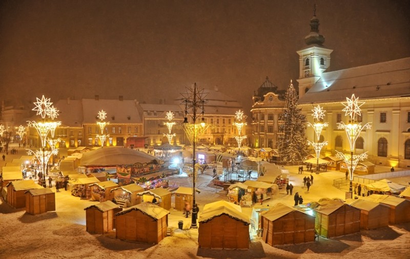 Îţi vine să crezi că e în România? ORAŞUL LUI MOŞ CRĂCIUN, în CENTRUL SIBIULUI