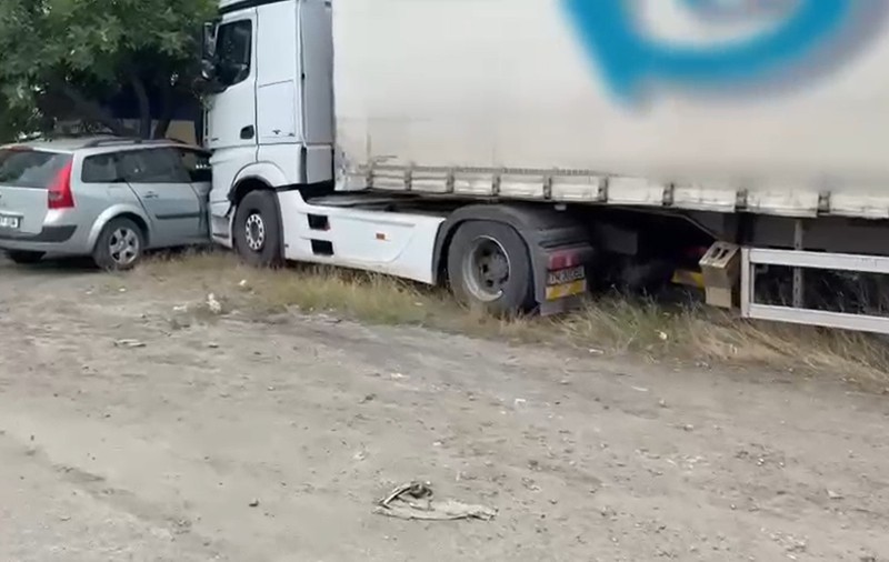 Un șofer de TIR a murit, după ce a lovit două mașini aflate într-o parcare din Timișoara
