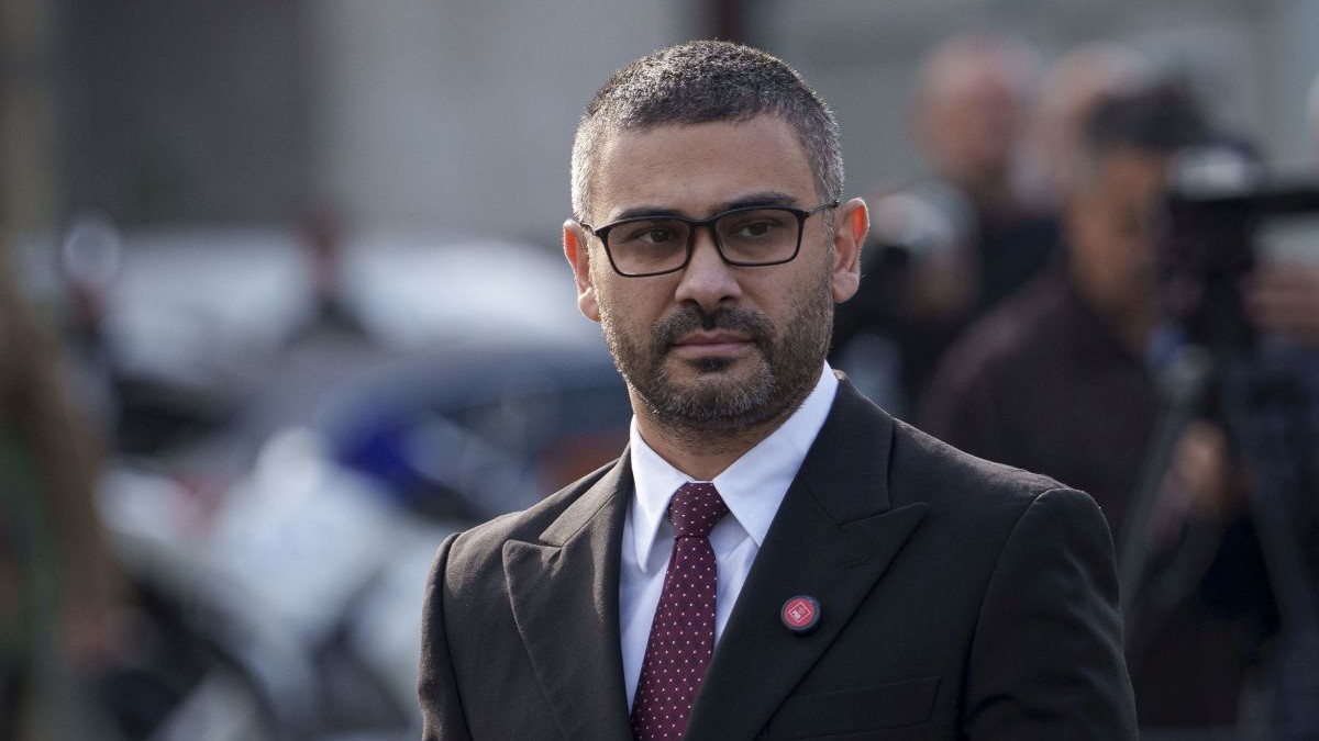Florin Manole soseste la ceremonia organizata de Institutul 'Elie Wiesel', cu ocazia Zilei Nationale de Comemorare a Victimelor Holocaustului din Romania, desfasurata la Memorialul Victimelor Holocaustului din Bucuresti, miercuri, 9 octombrie 2024.