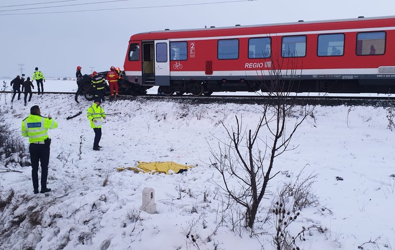Tânără decedată, în Arad, după ce mașina pe care o conducea a fost spulberată de tren