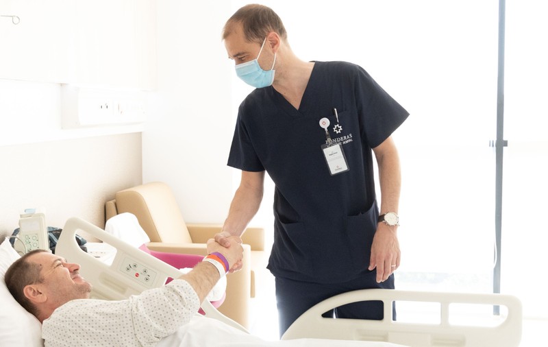 Temerile bărbaților care vor să apeleze la o intervenție de micșorare a stomacului. Dr. Bogdan Smeu: „Bărbații care aleg chirurgia bariatrică își doresc să scape de sentimentul de rușine și de frustrare”