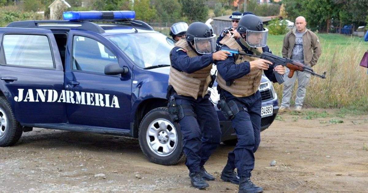 Jandarmeria Română cumpără armament. Este vorbe despre cartuşe, grenade şi petarde, acestea urmând a fi folosite în teatrele de operaţii din Irak şi Afganistan, acolo unde Jandarmeria Română are militari în misiuni internaţionale.