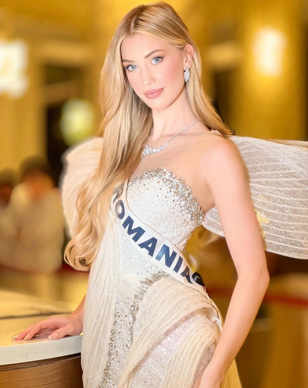 Cătălina Jacob, „îngerul” de la Miss Universe 2025. Românca a impresionat cu rochia aleasă
