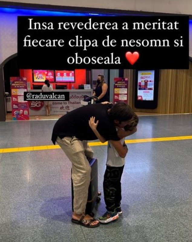Adela Popescu a plecat cu copiii în Thailanda, unde s-a întâlnit cu Radu Vâlcan: „Revederea a meritat fiecare clipă de nesomn și oboseală”