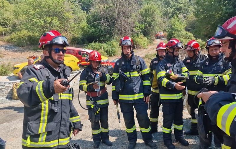 Pompierii români intervin în insula Corsica pentru stingerea unui incendiu forestier