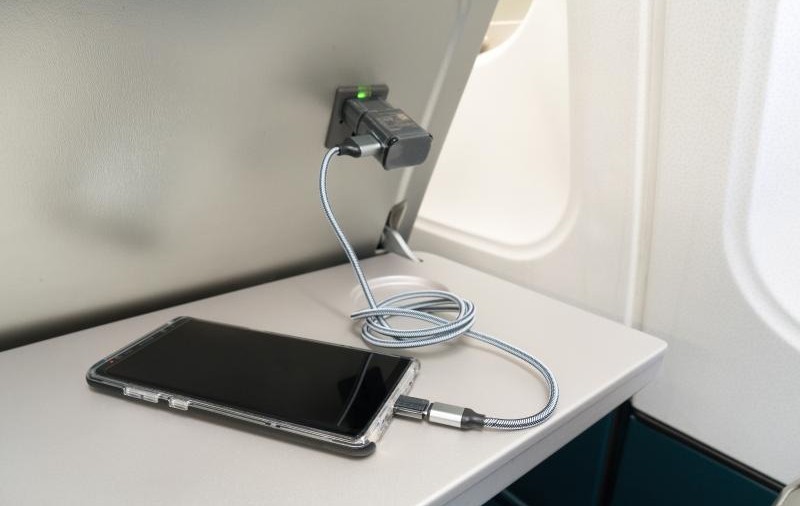 De ce să nu folosești porturi USB publice sau cabluri împrumutate pentru încărcarea telefonului. Ce probleme pot să apară