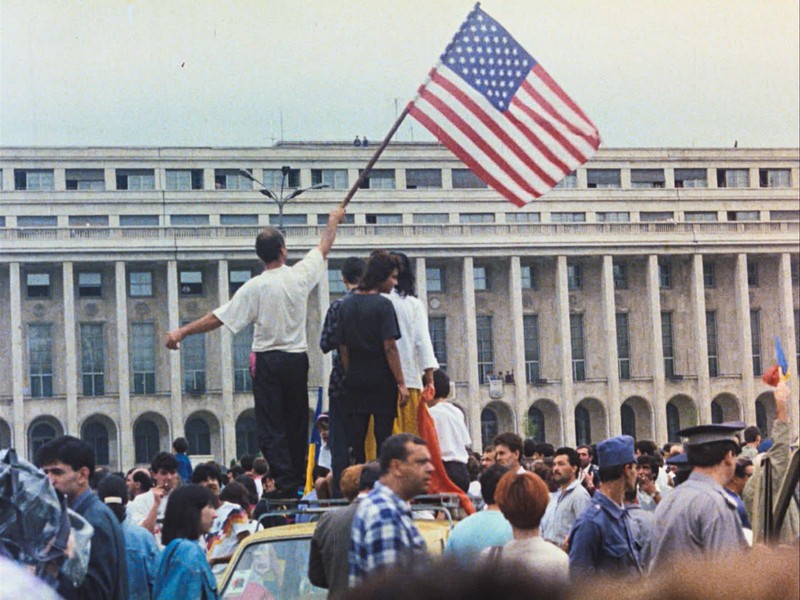 Cadru din documentarul „Între revoluții"