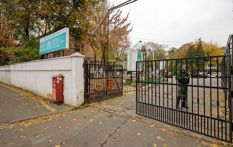 Bolnavii de cancer, externați din spitale și trimiși acasă, speriați și fără soluții. Manager: „Nu îi putem expune la infectarea cu coronavirus”