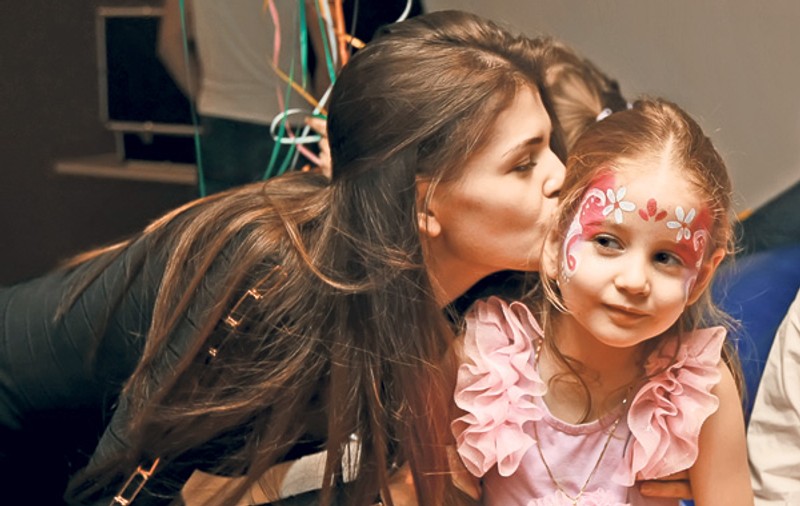 Irinel Columbeanu a ţinut-o trează pe Irinuca până la miezul nopţii pentru a-şi vedea mama: «Ce i-a luat atâta timp să ajungă la Izvorani?»