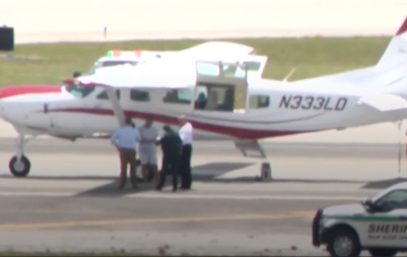 „Nu am nicio idee cum să pilotez”. Un pasager a reușit să aducă în siguranță pe pistă un avion de mici dimensiuni, după ce pilotul a leșinat