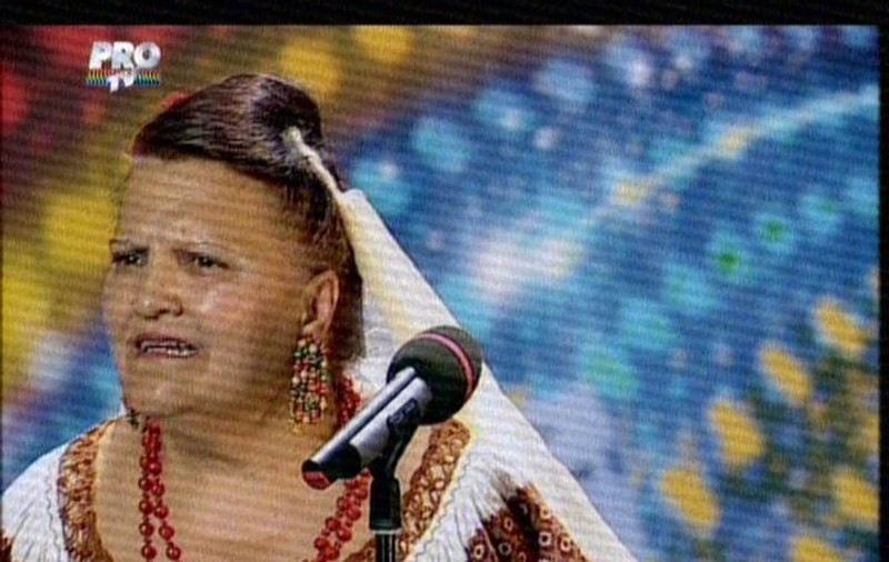 Ce rușine! O craioveancă a făcut playback la "Românii au talent"