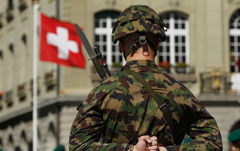 Un expert militar a fost dat afară din armată după 25 de ani pentru că „vorbea încet” și ținea cursuri prea „monotone”