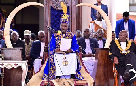 Fostul prezentator TV Edward Rukidi Kijanangoma a devenit regele Edward Rukidi Nyabongo | sursa foto: Profimedia Images