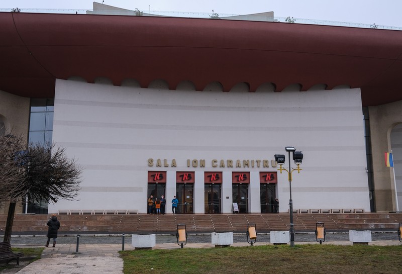 Intrarea în Teatrul Național din București