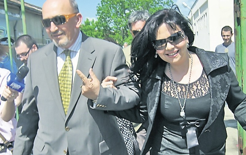 Fostul edil al Capitalei, Crin Halaicu, şi soţia sa au ieşit la braţ de la divorţ