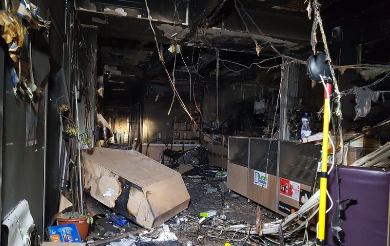 FOTO/ Incendiu la un centru comercial din Vaslui. Complexul aparține omului de afaceri Daniel Andrei, câștigător la Loto în 2017